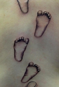 婴儿的脚印和英文名纹身图案