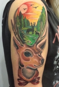 大臂彩色可爱的鹿与美丽风景纹身图案