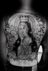 背部黑色的祈祷妇女与花朵纹身图案