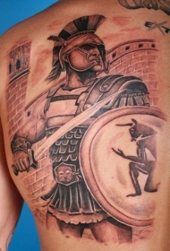 背部角斗士盔甲与盾牌和剑纹身图案
