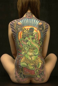 满背绿色甘尼萨象神纹身图案