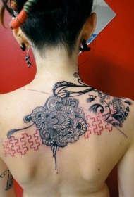 女生背部亚洲风格黑白梵花纹身图案