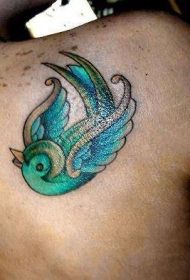 背部蓝色的小鸟个性纹身图案