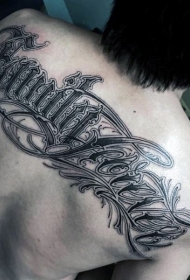 背部巨大的黑白美妙字母纹身图案