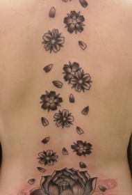 黑色莲花和樱花背部纹身图案
