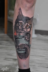 小腿素描风格彩色猫与红色心形纹身图案