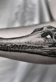 点刺风格黑色鳄鱼头骨手臂纹身图案