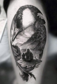 小腿黑色家人背景和鸭子纹身图案