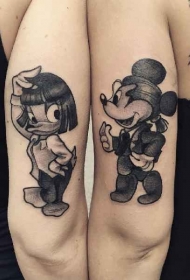 手臂黑白迪士尼卡通人物纹身图案