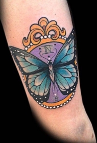 蝴蝶和怀表纹身图案