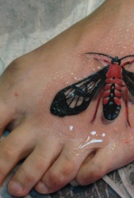 脚背立体逼真的蝴蝶纹身图案