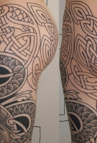 大腿凯尔特结和龙纹身图案