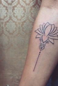 小臂简单的黑色线条莲花纹身图案