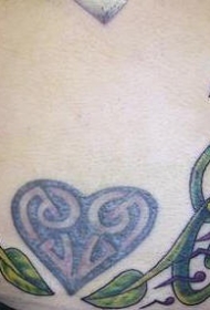 凯尔特结藤蔓和心形纹身图案