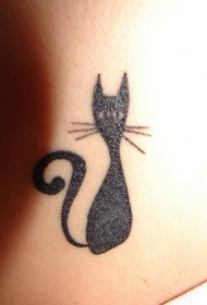 困惑的黑猫纹身图案