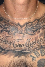 男子胸部英文字母个性纹身图案