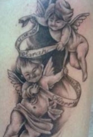 两个盘旋的小天使纹身图案