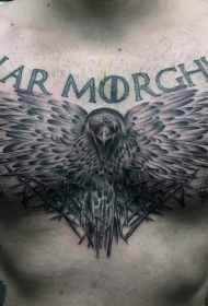 胸部黑灰神秘的乌鸦与字母纹身图案