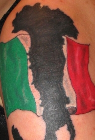 黑色地图和意大利国旗大臂纹身图案