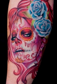 死亡女郎和蓝色玫瑰手臂纹身图案