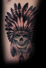 侧肋黑灰风格酷酷的印度骷髅与羽毛纹身图案