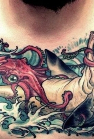 胸部彩色鲸鱼和红色鱿鱼纹身图案
