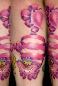 搞笑的粉红咧嘴猫卡通纹身图案