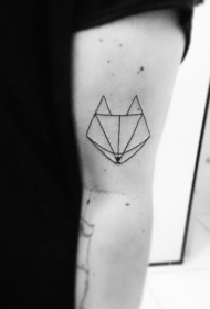 简单几何风格黑色狐狸手臂纹身图案
