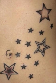 一群黑色的星星腹部纹身图案