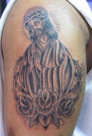 手臂耶稣和玫瑰经典纹身图案