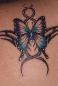 蓝色和紫色漂亮的蝴蝶纹身图案