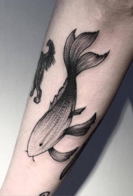 手臂old school黑色美丽的鱼纹身图案