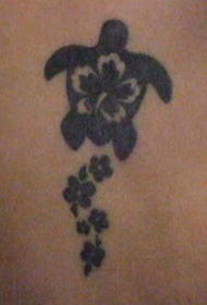 黑色乌龟与芙蓉花纹身图案