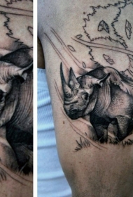 大臂个性黑白犀牛野外生活纹身图案