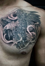 胸部华丽设计的黑色鹰纹身图案
