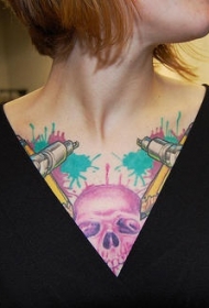 粉红骷髅胸部纹身图案