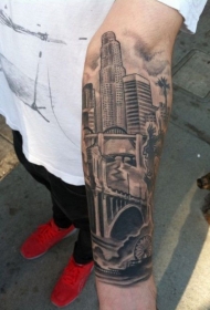 手臂写实黑色的城市景观纹身图案