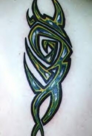 绿色和黑色部落标志纹身图案