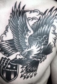胸部幻想黑灰鹰与盾牌和箭纹身图案