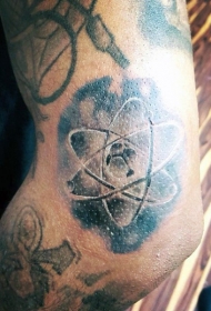 手臂黑白小原子符号纹身图案