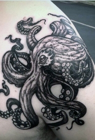 肩部个性黑白章鱼纹身图案