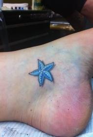 脚踝可爱的蓝色小海星纹身图案