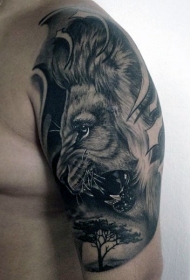 手臂奇妙的黑灰狮子头像和树纹身图案