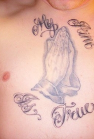 胸部祈祷之手英文字母纹身图案