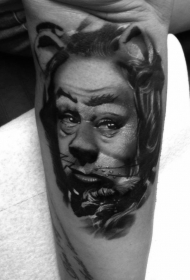 超现实主义风格的黑色男人幻想猫纹身图案