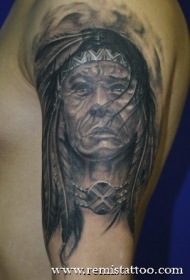 大臂黑色印度人肖像纹身图案