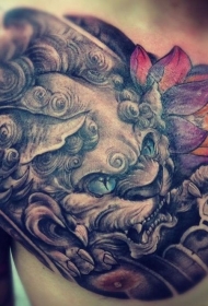 中国唐狮与红色莲花纹身图案
