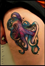 大腿卡通风格漂亮色彩的章鱼纹身图案