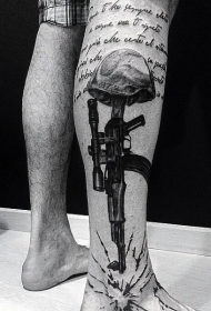 小腿黑色步枪水母头与字母纹身图案