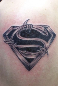 黑白风格超人标志纹身图案